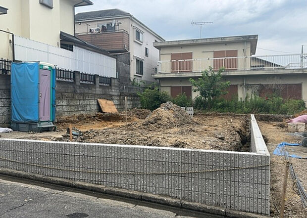 【外観_2】外観は建物の第一印象を決める重要な要素です。複数の方向から見ることで、建物の存在感や周辺との調和、デザインの良さなどがより明確に分かります。お気に入りの建物を見つけてみてください。