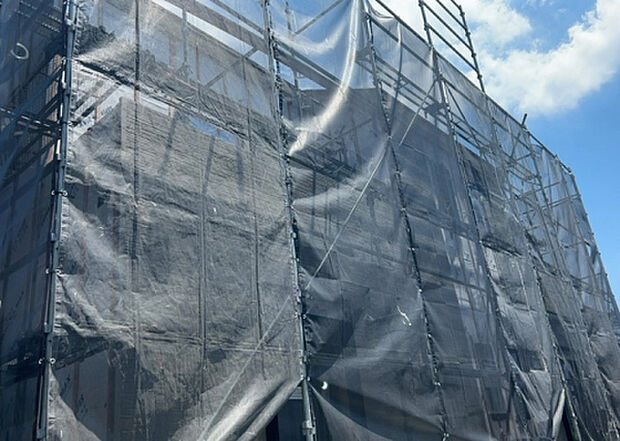 【内装】建物の上下階の通路である階段は、その位置によって動線や室内の印象が大きく左右されます。手摺にも重要な役割があり、転倒の防止・歩行や動作を円滑にして日常生活を支えることを主な目的として設置されています。