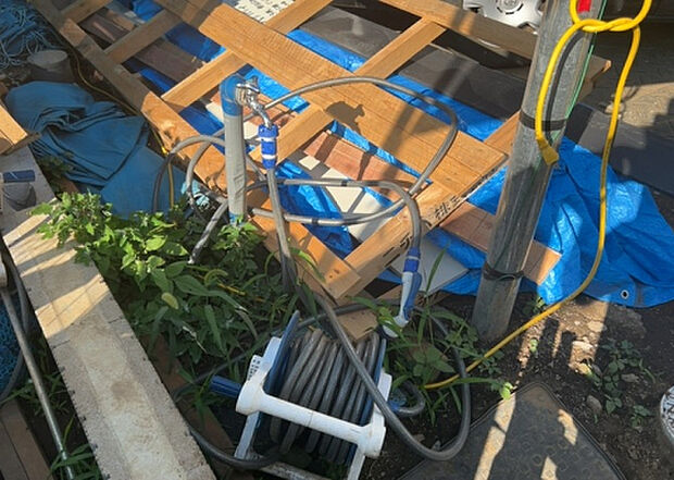 【その他設備】敷地内には、散水栓や立水栓があります。水道水を直接利用できるため、水を運ぶ手間を省くことが出来ます。大量の水を必要とする洗車作業や清掃などに役立ちます。その他設備とあわせて、現地でご確認ください。