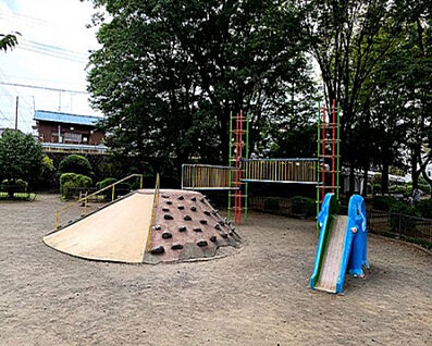 めじろ台南公園 133m(徒歩2分)