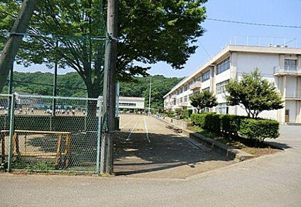 城山中学校 1416m(徒歩18分)