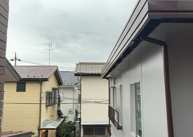【物件からの展望】眺望を気にして物件を探す場合、前面に建物が建っていないか現地で確認しましょう！前面に建物があると景色はもちろん、日当たりや風通しにも影響が出てきます。住んだ時のことを想像しながら現地見学をしましょう。