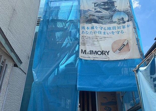 【内装】建物の上下階の通路である階段は、その位置によって動線や室内の印象が大きく左右されます。手摺にも重要な役割があり、転倒の防止・歩行や動作を円滑にして日常生活を支えることを主な目的として設置されています。
