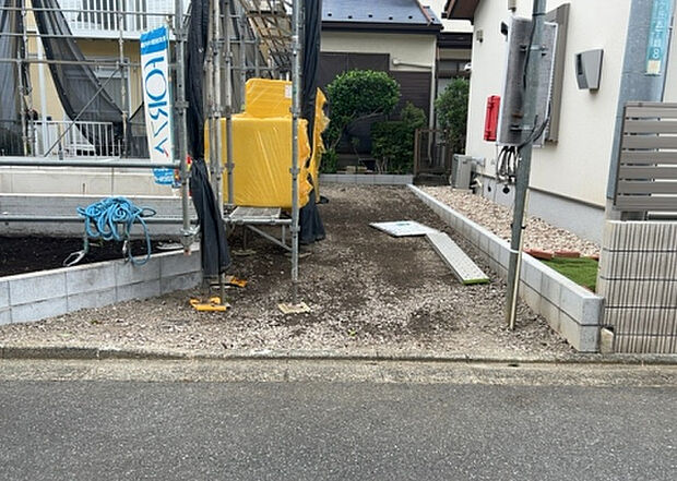 【駐車場】駐車場と明記されていても、最小スペースでつくられた駐車場だと大型車は駐車できなかったり、出入りしにくくなったりする可能性があります。お車のサイズと購入したい物件の駐車場のサイズを現地で確認しましょう。