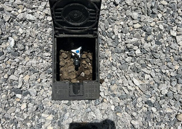 【その他設備】敷地内には、散水栓や立水栓があります。水道水を直接利用できるため、水を運ぶ手間を省くことが出来ます。大量の水を必要とする洗車作業や清掃などに役立ちます。その他設備とあわせて、現地でご確認ください。