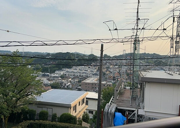 【物件からの展望】眺望を気にして物件を探す場合、前面に建物が建っていないか現地で確認しましょう!前面に建物があると景色はもちろん、日当たりや風通しにも影響が出てきます。住んだ時のことを想像しながら現地見学をしましょう。