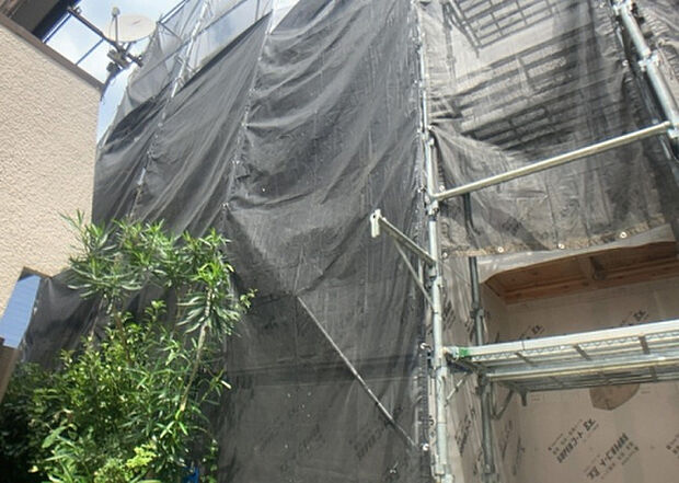 【その他設備】敷地内には、散水栓や立水栓があります。水道水を直接利用できるため、水を運ぶ手間を省くことが出来ます。大量の水を必要とする洗車作業や清掃などに役立ちます。その他設備とあわせて、現地でご確認ください。