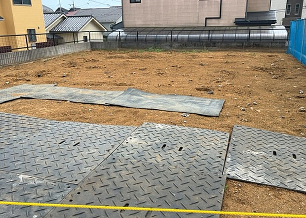 【その他設備】敷地内には、散水栓や立水栓があります。水道水を直接利用できるため、水を運ぶ手間を省くことが出来ます。大量の水を必要とする洗車作業や清掃などに役立ちます。その他設備とあわせて、現地でご確認ください。