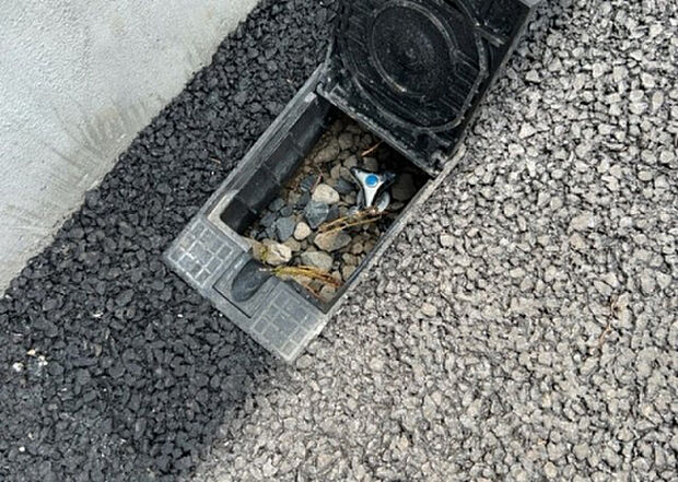 【その他設備】敷地内には、散水栓や立水栓があります。水道水を直接利用できるため、水を運ぶ手間を省くことが出来ます。大量の水を必要とする洗車作業や清掃などに役立ちます。その他設備とあわせて、現地でご確認ください。