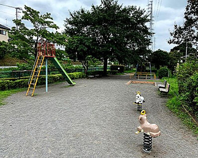 小山中村公園 321m(徒歩5分)