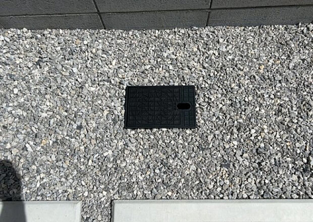 【その他設備】敷地内には、散水栓や立水栓があります。水道水を直接利用できるため、水を運ぶ手間を省くことが出来ます。大量の水を必要とする洗車作業や清掃などに役立ちます。その他設備とあわせて、現地でご確認ください。