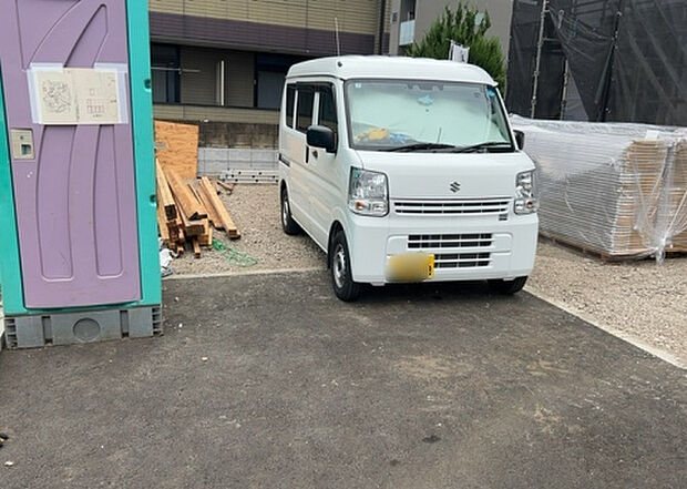 【駐車場_2】駐車場と明記されていても、最小スペースでつくられた駐車場だと大型車は駐車できなかったり、出入りしにくくなったりする可能性があります。お車のサイズと購入したい物件の駐車場のサイズを現地で確認しましょう。