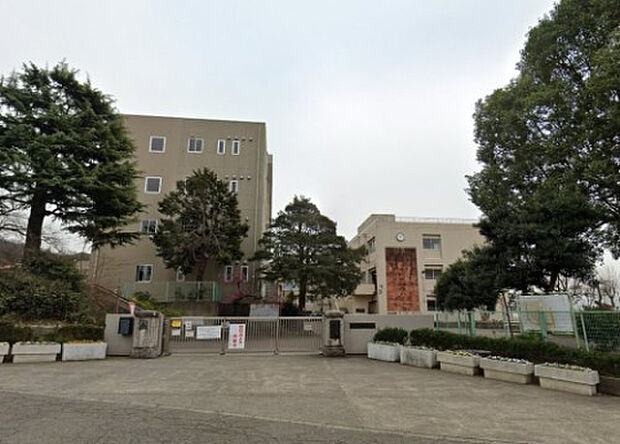 荻野中学校(約772m)