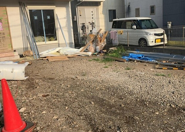 【駐車場_2】駐車場と明記されていても、最小スペースでつくられた駐車場だと大型車は駐車できなかったり、出入りしにくくなったりする可能性があります。お車のサイズと購入したい物件の駐車場のサイズを現地で確認しましょう。