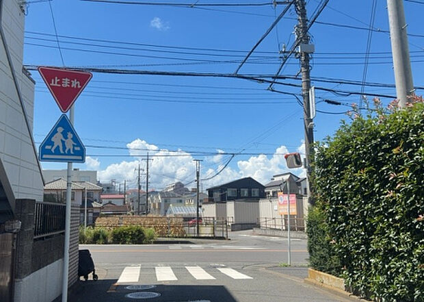 【物件からの展望】眺望を気にして物件を探す場合、前面に建物が建っていないか現地で確認しましょう!前面に建物があると景色はもちろん、日当たりや風通しにも影響が出てきます。住んだ時のことを想像しながら現地見学をしましょう。