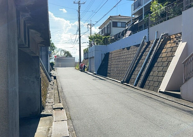 【物件からの展望】眺望を気にして物件を探す場合、前面に建物が建っていないか現地で確認しましょう!前面に建物があると景色はもちろん、日当たりや風通しにも影響が出てきます。住んだ時のことを想像しながら現地見学をしましょう。