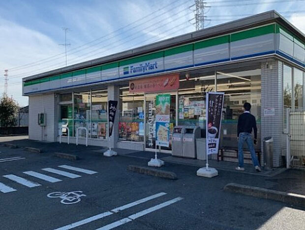 ファミリーマート 八王子バイパス店(約692m)
