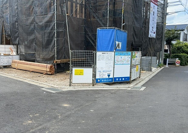 【駐車場_2】駐車場と明記されていても、最小スペースでつくられた駐車場だと大型車は駐車できなかったり、出入りしにくくなったりする可能性があります。お車のサイズと購入したい物件の駐車場のサイズを現地で確認しましょう。