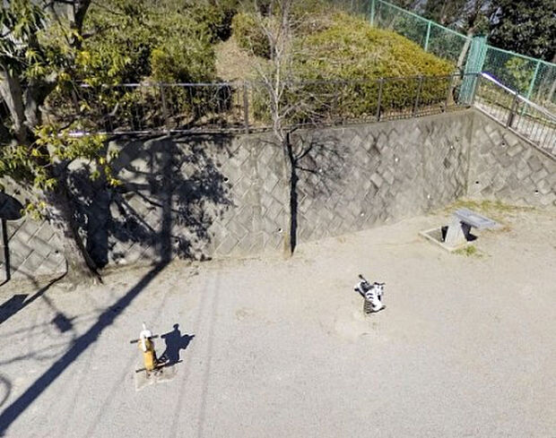 横川つつじ公園（約568m）