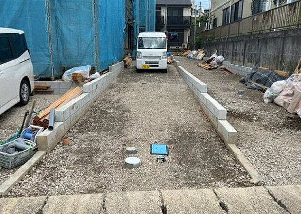 【駐車場_2】駐車場と明記されていても、最小スペースでつくられた駐車場だと大型車は駐車できなかったり、出入りしにくくなったりする可能性があります。お車のサイズと購入したい物件の駐車場のサイズを現地で確認しましょう。