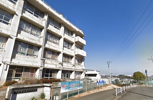 玉川中学校(約1,351m)