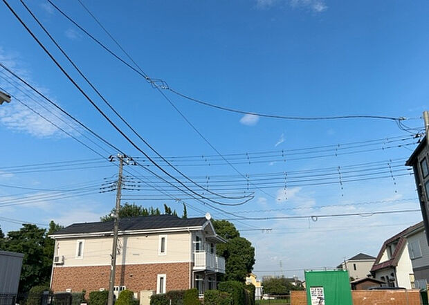 【物件からの展望_2】眺望を気にして物件を探す場合、前面に建物が建っていないか現地で確認しましょう!前面に建物があると景色はもちろん、日当たりや風通しにも影響が出てきます。住んだ時のことを想像しながら現地見学をしましょう。
