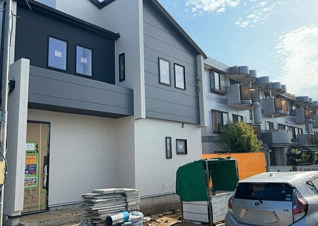 【外観_2】外観は建物の第一印象を決める重要な要素です。複数の方向から見ることで、建物の存在感や周辺との調和、デザインの良さなどがより明確に分かります。お気に入りの建物を見つけてみてください。