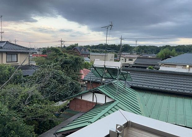 【物件からの展望】眺望を気にして物件を探す場合、前面に建物が建っていないか現地で確認しましょう!前面に建物があると景色はもちろん、日当たりや風通しにも影響が出てきます。住んだ時のことを想像しながら現地見学をしましょう。