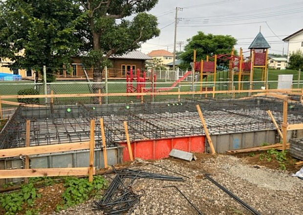 【外観_2】外観は建物の第一印象を決める重要な要素です。複数の方向から見ることで、建物の存在感や周辺との調和、デザインの良さなどがより明確に分かります。お気に入りの建物を見つけてみてください。