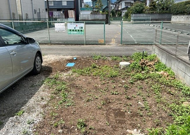 【駐車場】駐車場と明記されていても、最小スペースでつくられた駐車場だと大型車は駐車できなかったり、出入りしにくくなったりする可能性があります。お車のサイズと購入したい物件の駐車場のサイズを現地で確認しましょう。