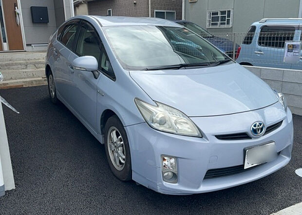 【駐車場】駐車場と明記されていても、最小スペースでつくられた駐車場だと大型車は駐車できなかったり、出入りしにくくなったりする可能性があります。お車のサイズと購入したい物件の駐車場のサイズを現地で確認しましょう。