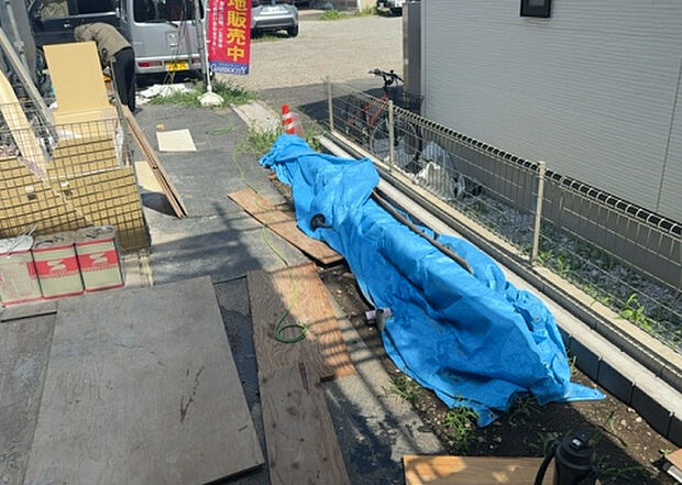 【その他設備】敷地内には、散水栓や立水栓があります。水道水を直接利用できるため、水を運ぶ手間を省くことが出来ます。大量の水を必要とする洗車作業や清掃などに役立ちます。その他設備とあわせて、現地でご確認ください。