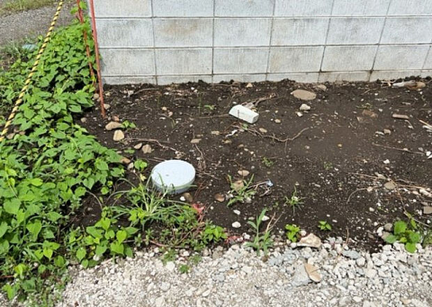 【その他設備】敷地内には、散水栓や立水栓があります。水道水を直接利用できるため、水を運ぶ手間を省くことが出来ます。大量の水を必要とする洗車作業や清掃などに役立ちます。その他設備とあわせて、現地でご確認ください。
