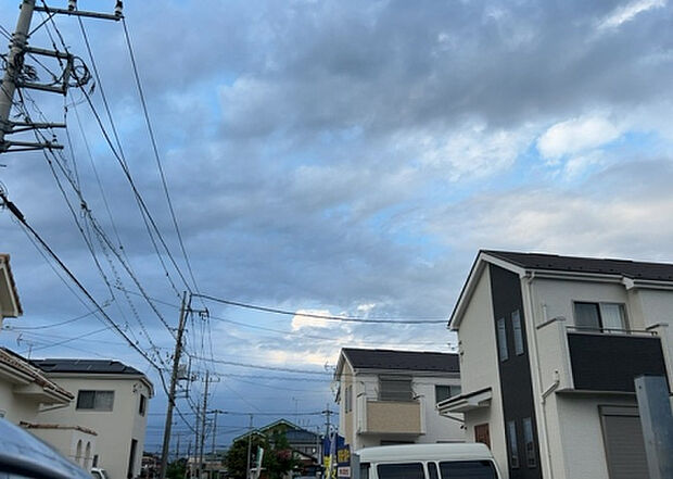 【物件からの展望】眺望を気にして物件を探す場合、前面に建物が建っていないか現地で確認しましょう!前面に建物があると景色はもちろん、日当たりや風通しにも影響が出てきます。住んだ時のことを想像しながら現地見学をしましょう。