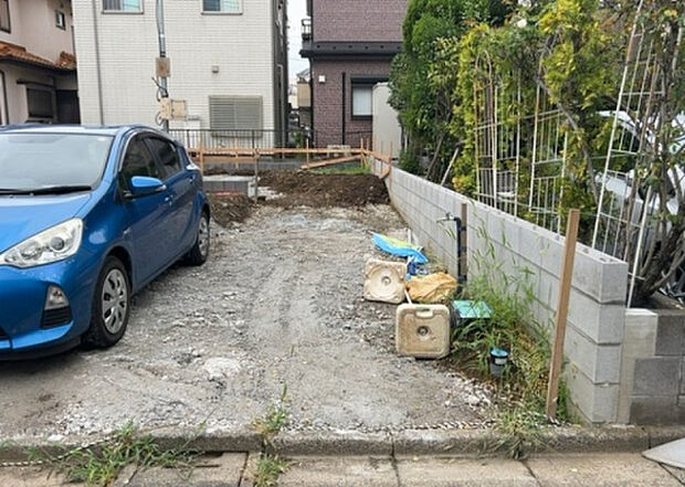 【駐車場_2】駐車場と明記されていても、最小スペースでつくられた駐車場だと大型車は駐車できなかったり、出入りしにくくなったりする可能性があります。お車のサイズと購入したい物件の駐車場のサイズを現地で確認しましょう。