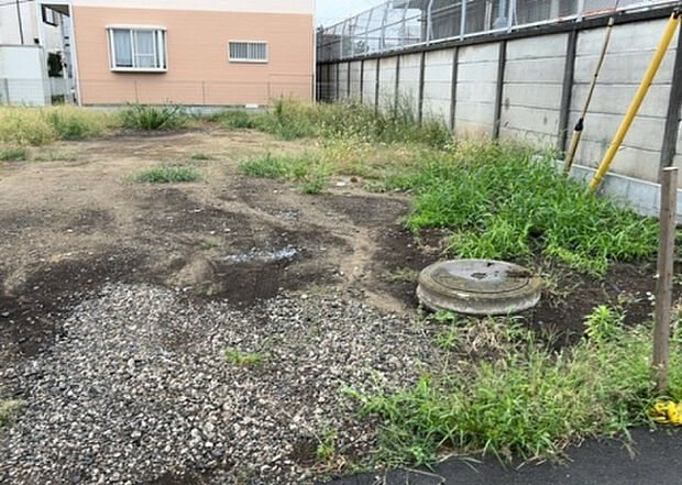 【駐車場_2】駐車場と明記されていても、最小スペースでつくられた駐車場だと大型車は駐車できなかったり、出入りしにくくなったりする可能性があります。お車のサイズと購入したい物件の駐車場のサイズを現地で確認しましょう。