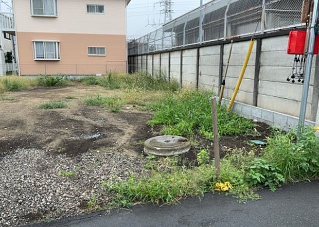 【玄関_2】玄関は、狭すぎると複数人で使いにくく、広すぎても無駄な空間になりがちです。最低2畳を目安にして、家の広さとの兼ね合いや家族の人数を考慮して決めるとよいでしょう。現地を見学して快適な玄関を選びましょう!