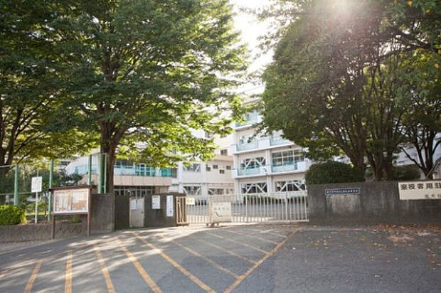 南大谷中学校(約838m)