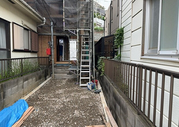 【その他設備】敷地内には、散水栓や立水栓があります。水道水を直接利用できるため、水を運ぶ手間を省くことが出来ます。大量の水を必要とする洗車作業や清掃などに役立ちます。その他設備とあわせて、現地でご確認ください。
