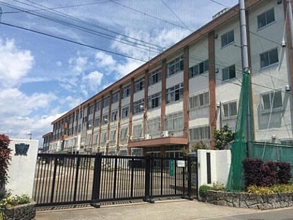元八王子中学校 728m(徒歩10分)