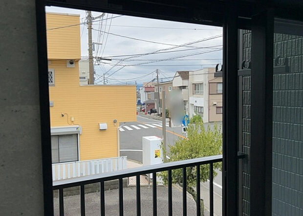 【物件からの展望】眺望を気にして物件を探す場合、前面に建物が建っていないか現地で確認しましょう!前面に建物があると景色はもちろん、日当たりや風通しにも影響が出てきます。住んだ時のことを想像しながら現地見学をしましょう。