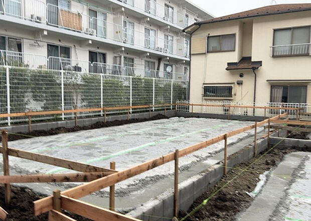 【物件からの展望】眺望を気にして物件を探す場合、前面に建物が建っていないか現地で確認しましょう！前面に建物があると景色はもちろん、日当たりや風通しにも影響が出てきます。住んだ時のことを想像しながら現地見学をしましょう。