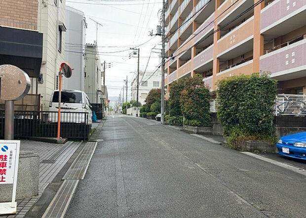 【物件からの展望】眺望を気にして物件を探す場合、前面に建物が建っていないか現地で確認しましょう!前面に建物があると景色はもちろん、日当たりや風通しにも影響が出てきます。住んだ時のことを想像しながら現地見学をしましょう。