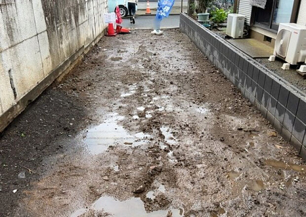 【駐車場】駐車場と明記されていても、最小スペースでつくられた駐車場だと大型車は駐車できなかったり、出入りしにくくなったりする可能性があります。お車のサイズと購入したい物件の駐車場のサイズを現地で確認しましょう。