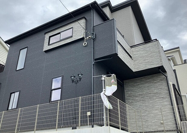 【外観_2】外観は建物の第一印象を決める重要な要素です。複数の方向から見ることで、建物の存在感や周辺との調和、デザインの良さなどがより明確に分かります。お気に入りの建物を見つけてみてください。