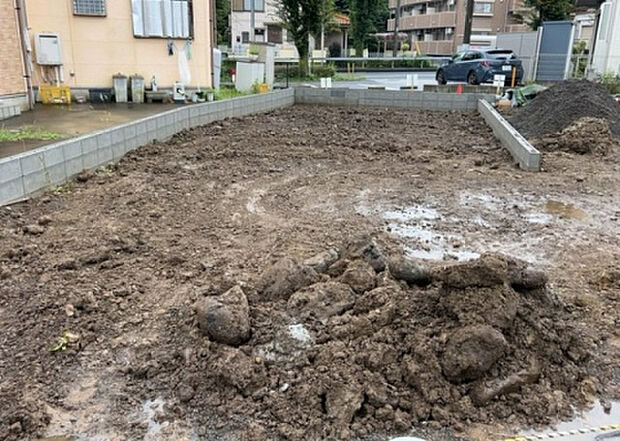 【駐車場_2】駐車場と明記されていても、最小スペースでつくられた駐車場だと大型車は駐車できなかったり、出入りしにくくなったりする可能性があります。お車のサイズと購入したい物件の駐車場のサイズを現地で確認しましょう。