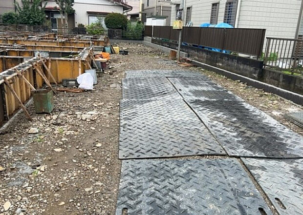 【その他設備】敷地内には、散水栓や立水栓があります。水道水を直接利用できるため、水を運ぶ手間を省くことが出来ます。大量の水を必要とする洗車作業や清掃などに役立ちます。その他設備とあわせて、現地でご確認ください。