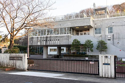 川崎市立岡上小学校 1660m(徒歩21分)