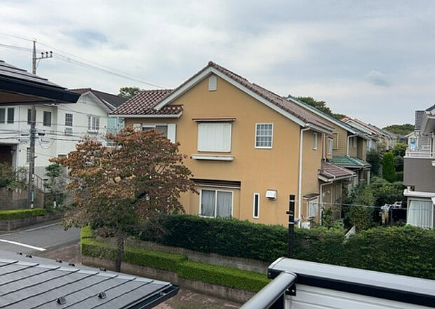 【物件からの展望】眺望を気にして物件を探す場合、前面に建物が建っていないか現地で確認しましょう!前面に建物があると景色はもちろん、日当たりや風通しにも影響が出てきます。住んだ時のことを想像しながら現地見学をしましょう。