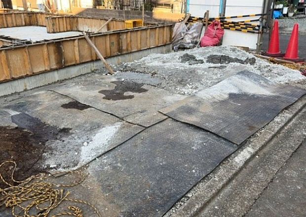 【その他設備】敷地内には、散水栓や立水栓があります。水道水を直接利用できるため、水を運ぶ手間を省くことが出来ます。大量の水を必要とする洗車作業や清掃などに役立ちます。その他設備とあわせて、現地でご確認ください。